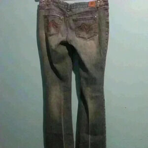 Juniors LEI size 9 long jeans distressed Ashley low-rise slim boot.